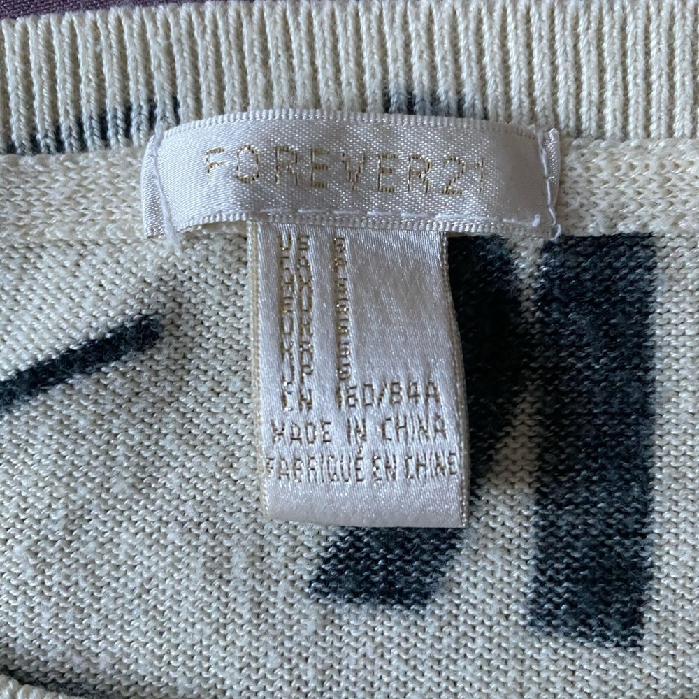 Cute sweater!!! - Picture 3 of 3